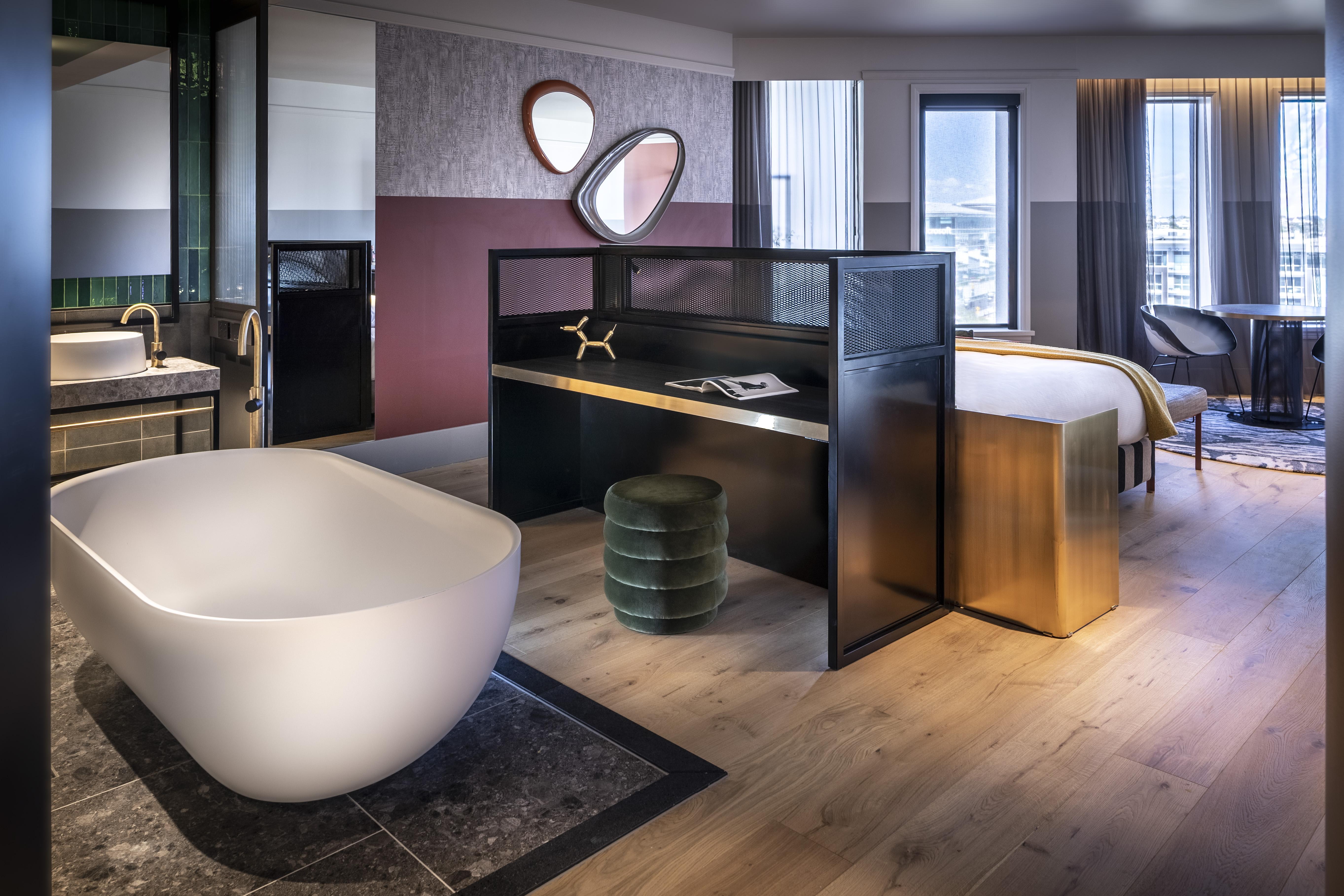 Hotel Qt Auckland Zewnętrze zdjęcie A suite at the hotel